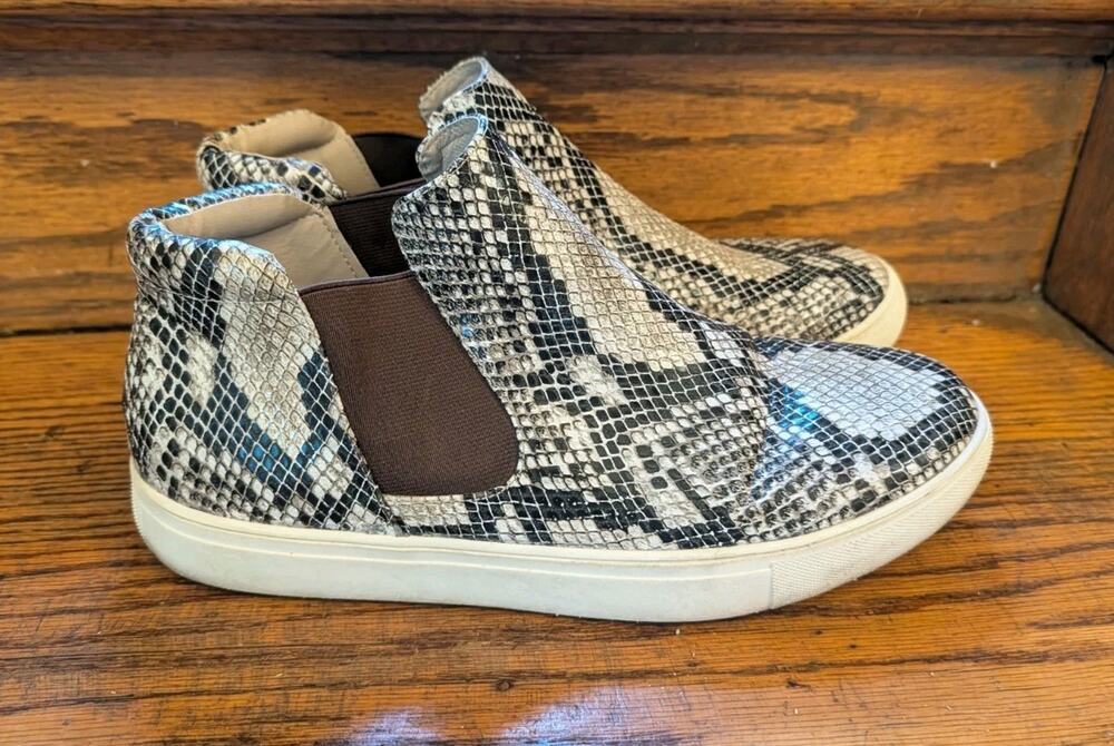 Coconuts by Matisse Harlan python snakeskin print slip on shoes Women's 10 Boots